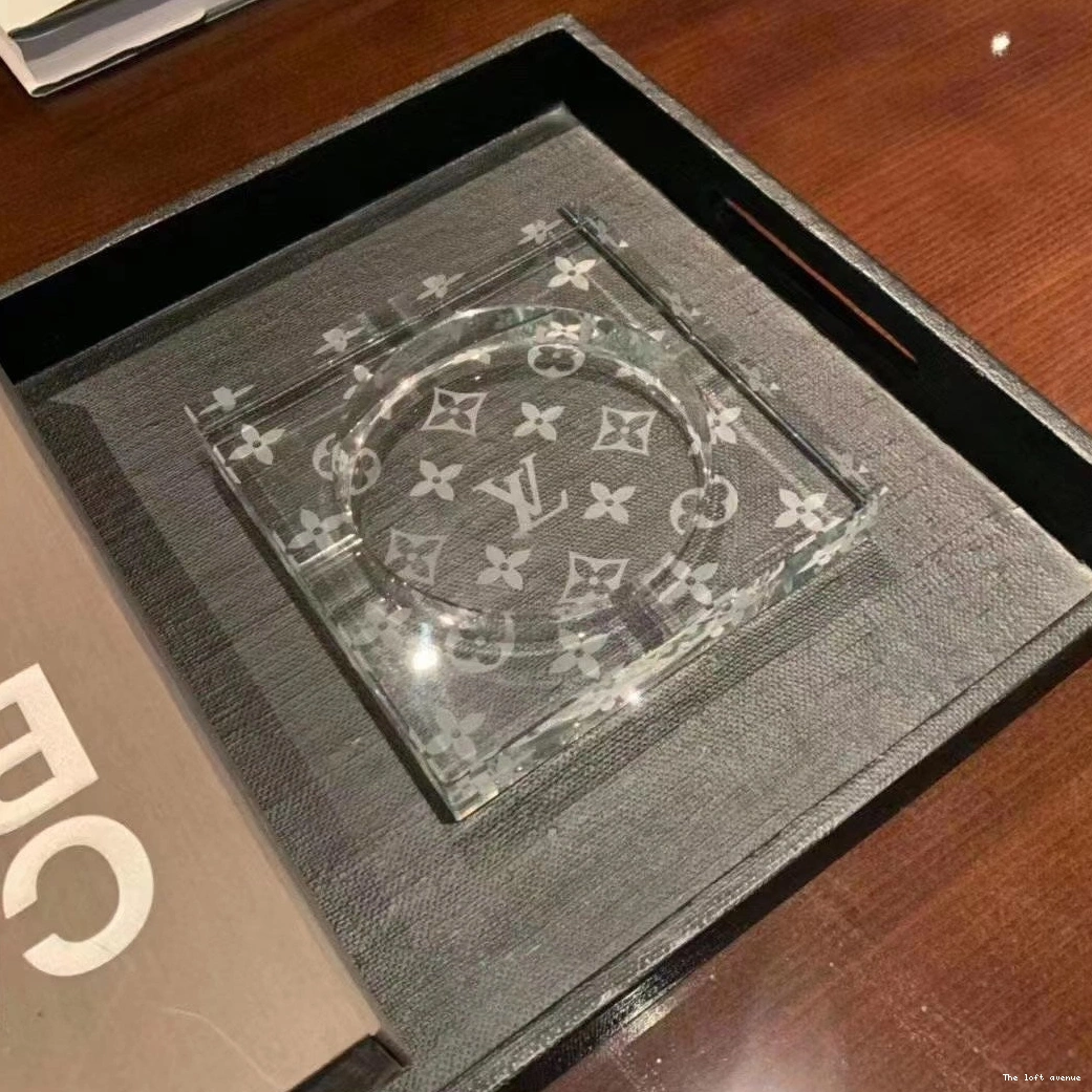 LV CUSTOM ASHTRAY 0808